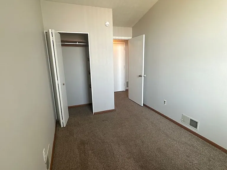 233 Ridgewood Ave — Photo 8