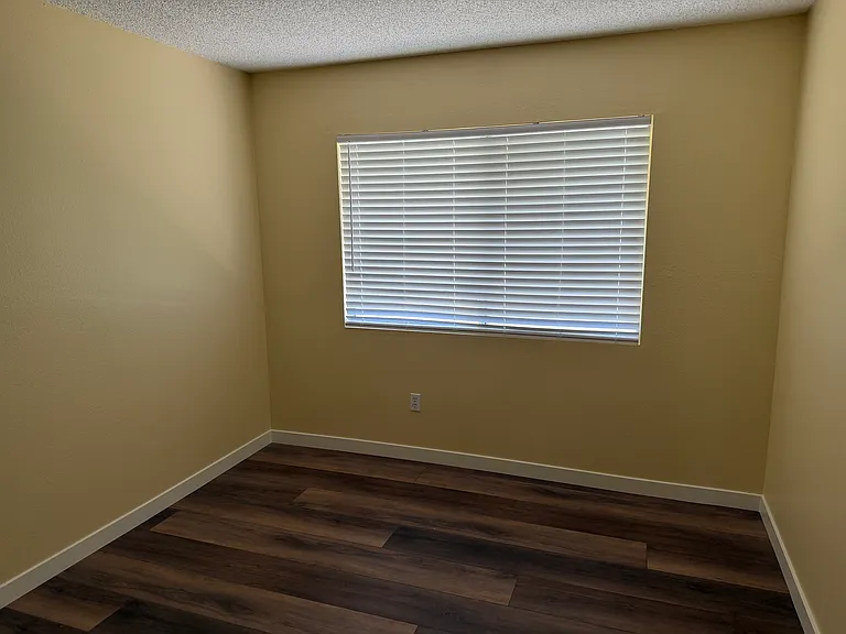 3142 W James St — Photo 21