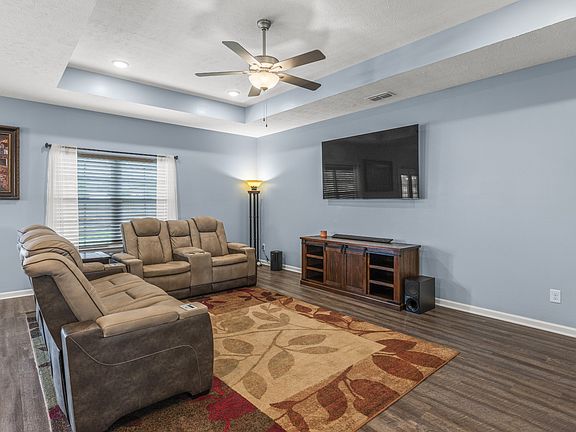 5th image of 579 Mimosa Dr