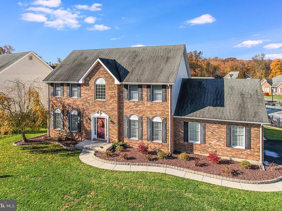 1st image of 221 Delilah Dr