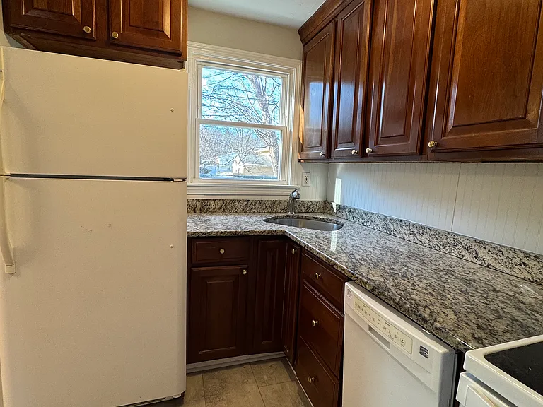 144 E Main St #15 — Photo 4