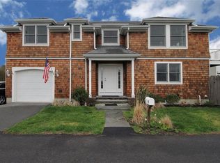 8 S Crest St, Middletown, RI 02842