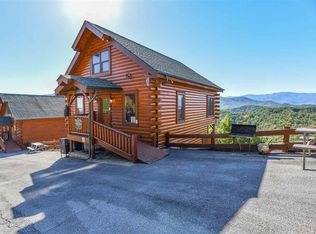 3113 Lakeview Lodge Dr, Sevierville, TN 37862