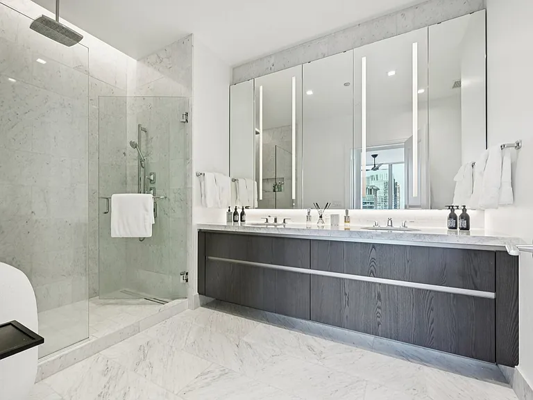 363 E Wacker Dr #2204 — Photo 20