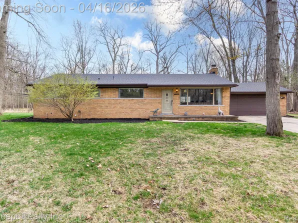 21247 Shurley Dr, Grosse Ile, MI 48138