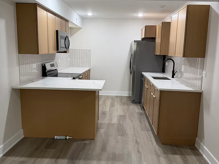 6404 S Vernon Ave — Photo 2
