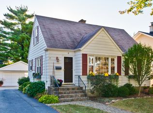 17 N Maple St, Mount Prospect, IL 60056