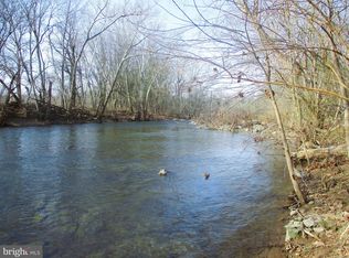 143 Montvue Ave, Mount Jackson, VA 22842