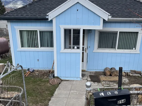 Duplex located in Downtown Weed!, 294 Butte St #A, Weed, CA 96094
