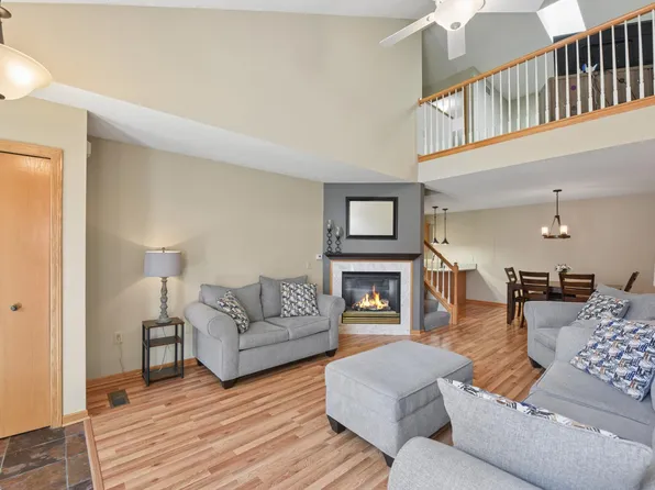 2335 Oakridge Cir, Hudson, WI 54016