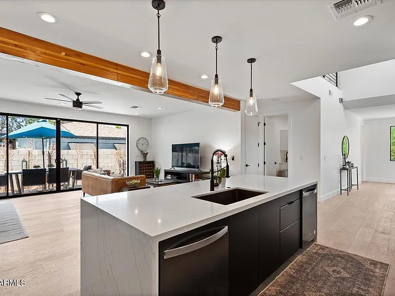 230 W Monterosa St — Photo 10