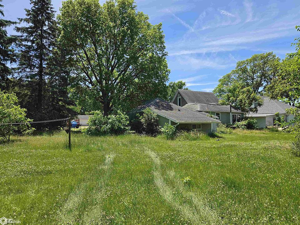 2nd image of 907 Ross Ave