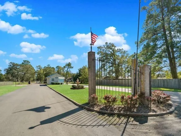 8 Autumn Ln, Livingston, TX 77351