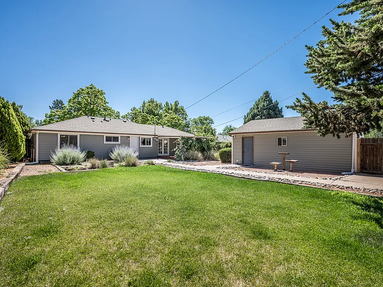 2140 Robin Dr — Photo 45