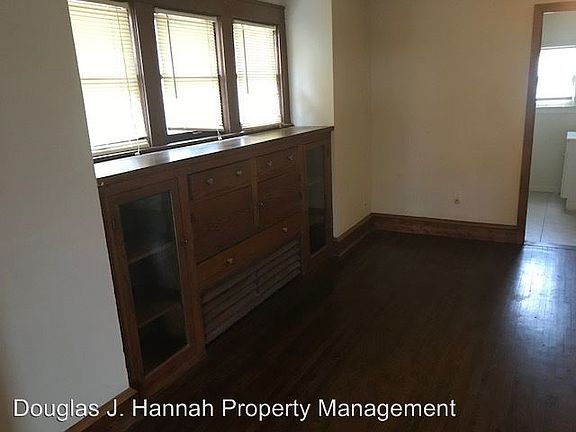 3rd image of 138 N Brighton Ave
