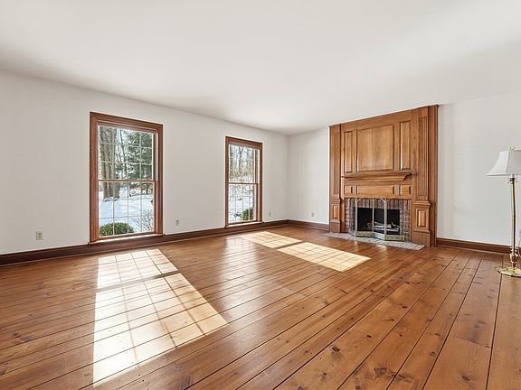 4th image of 1725 Mount Jackson Rd N