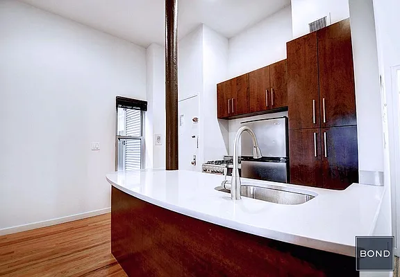 Rented by Bond New York | media 46