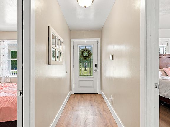 4th image of 1050 Millies Way Dr