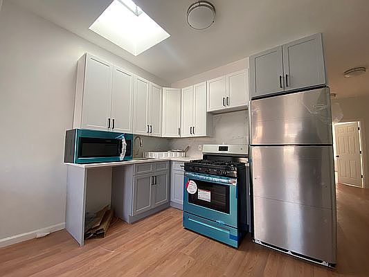 4th image of 1019 Rogers Ave #2