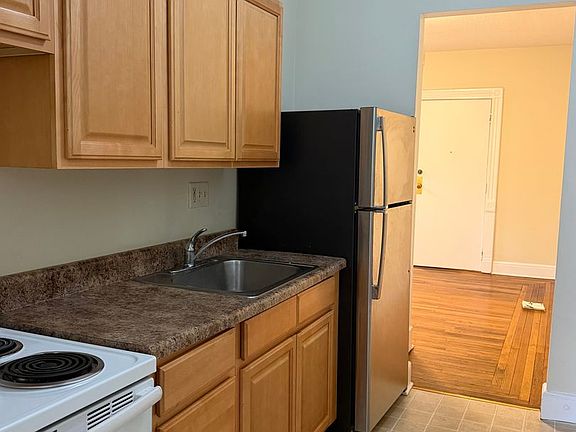 4th image of 98 Howe St APT 2