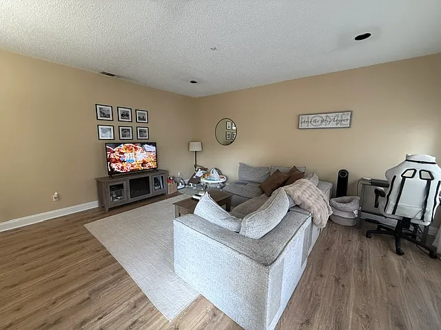 421 Brittany Dr #421 — Photo 3