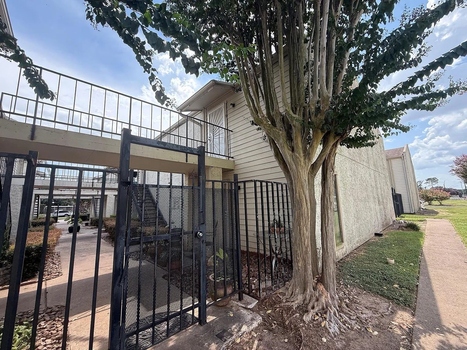1 bed, 1.0 bath, 690 sqft, $1,000 — Photo 4