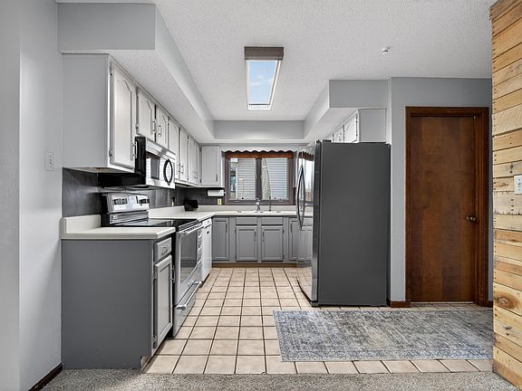 4th image of 313 Greenwood Trl