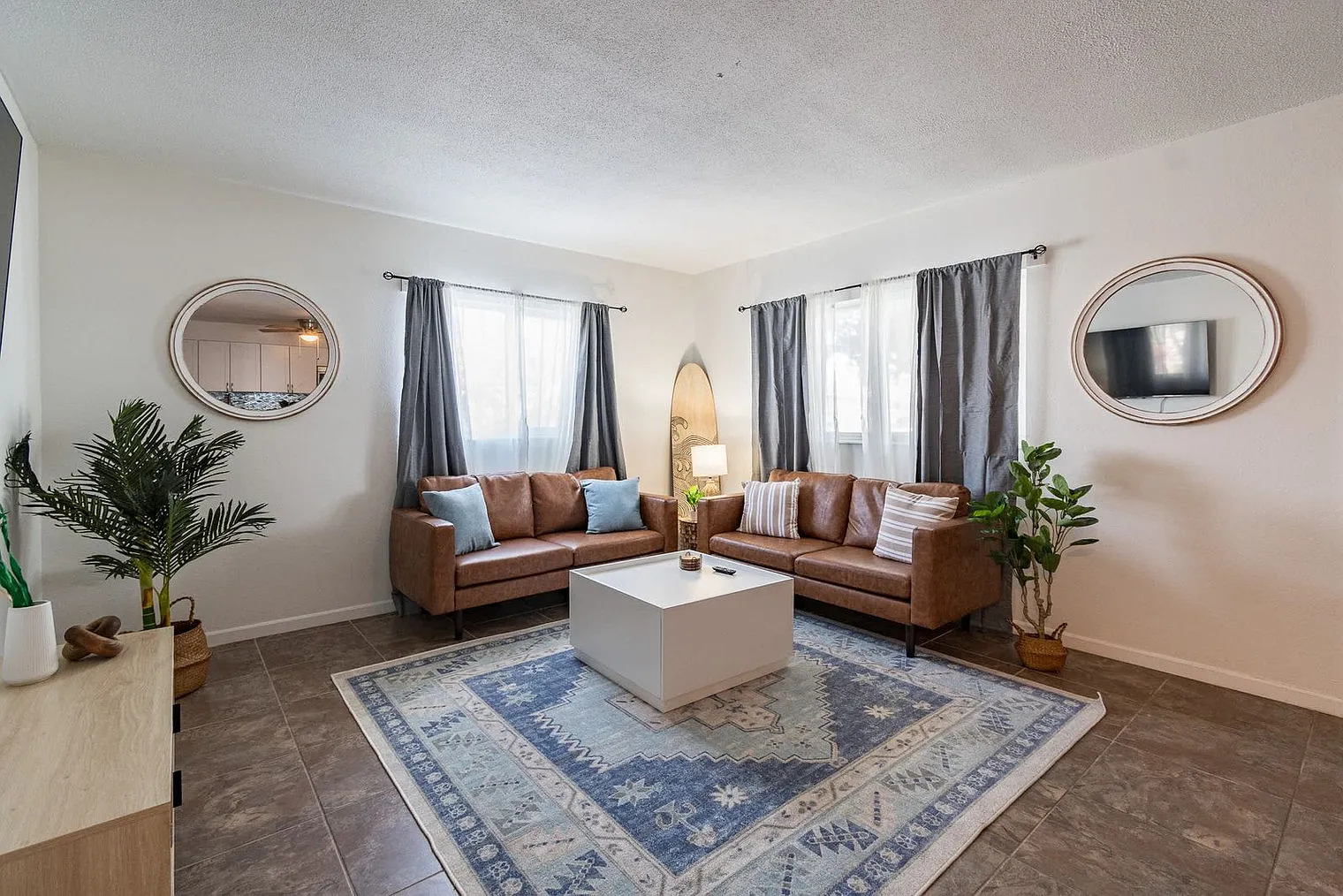 2 bed, 1.0 bath, 796 sqft, $2,381 — Photo 4