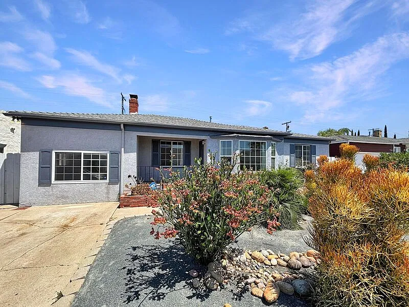 3 bed, 3.0 bath, 1429 sqft, $3,550 — Photo 2