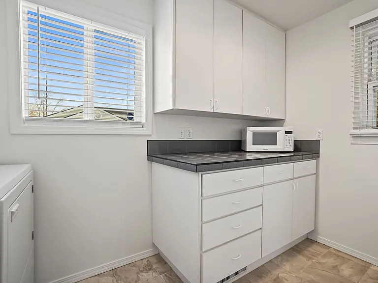 101 E Woodvine St — Photo 8