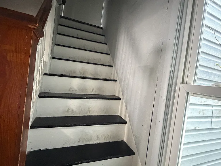 1219 W Walnut St — Photo 11