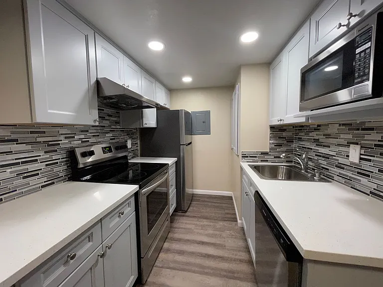 2410 S Street — Photo 5