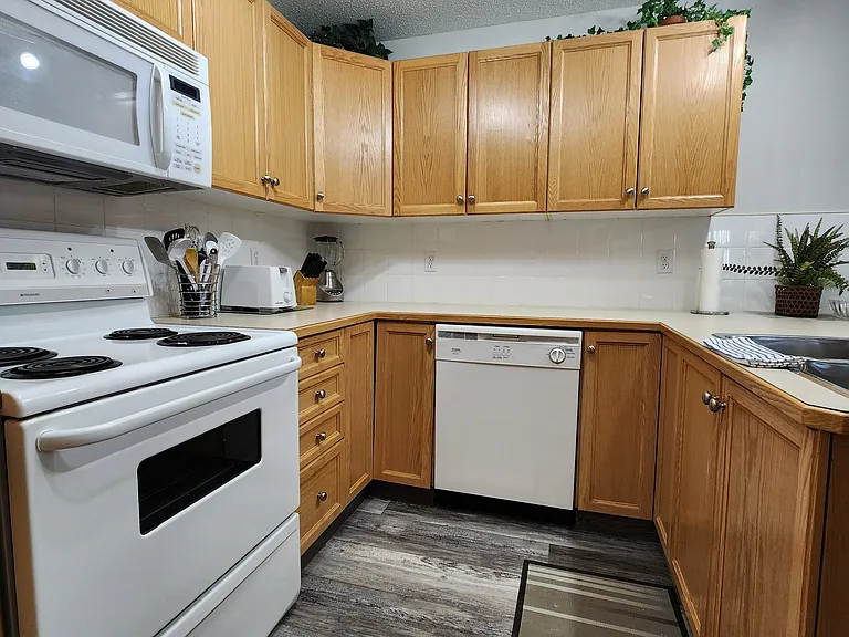 260 Duston St #214 — Photo 2