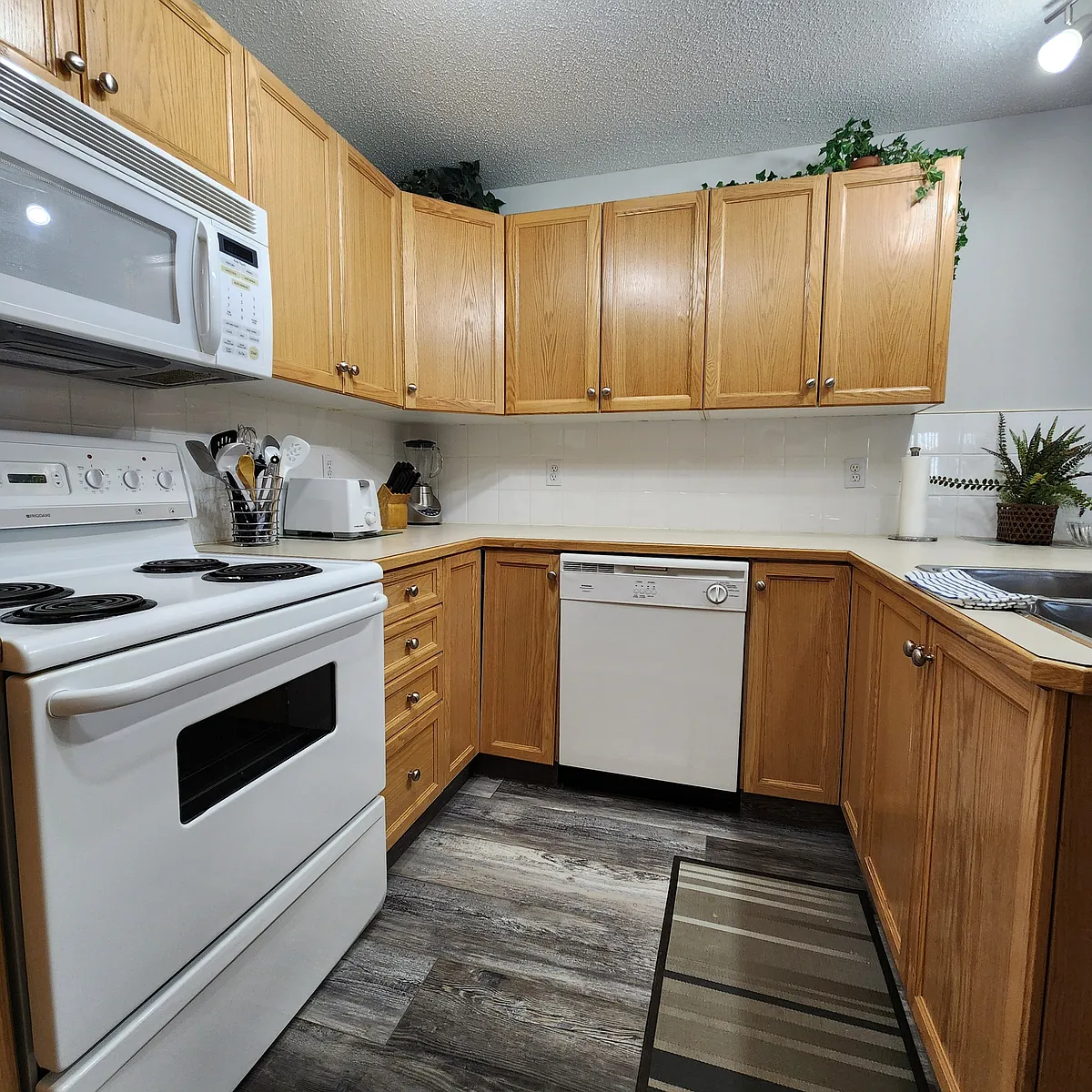 Building Photo - 260 Duston St #214