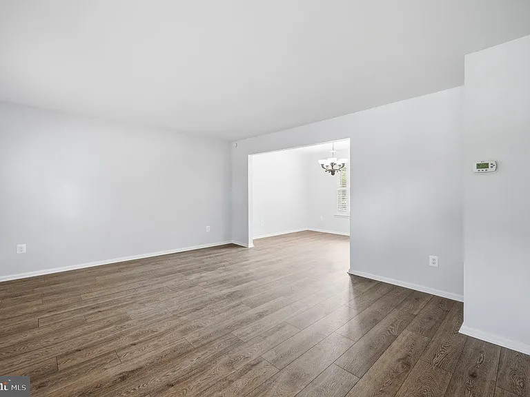 10609 Oxford Ct — Photo 12