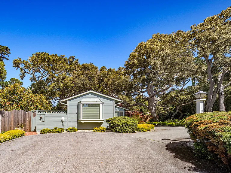1087 Lariat Ln — Photo 35