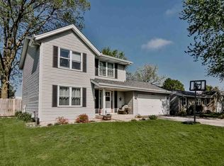 8602 Indigo Ln, Machesney Park, IL 61115