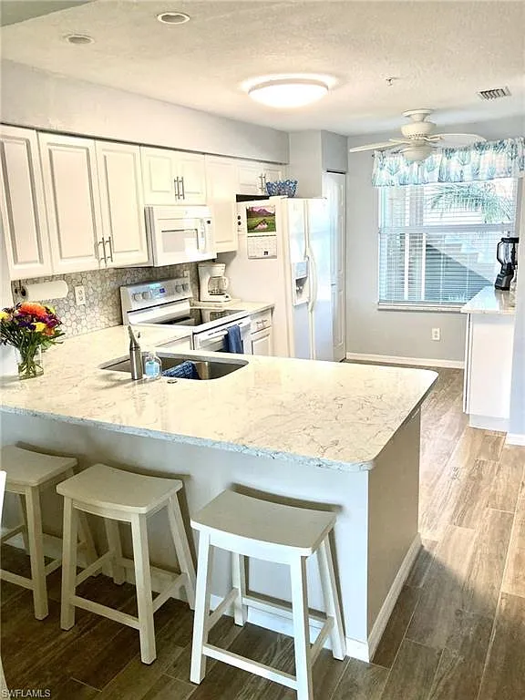 2 bed, 2.0 bath, 1185 sqft, $2,300 — Photo 2