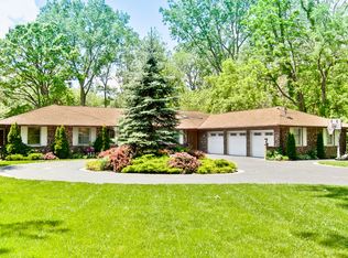63 Lincolnshire Dr, Lincolnshire, IL