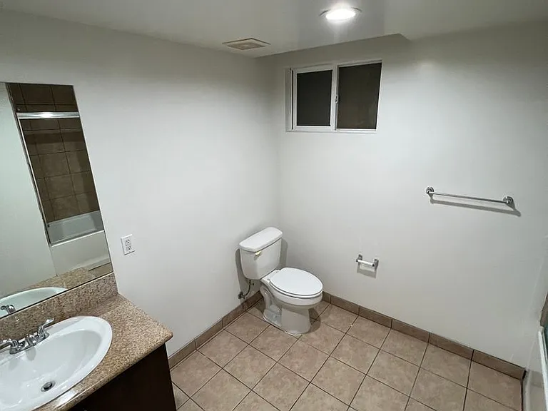 Yaya Laurel 1 Apartments — Photo 33