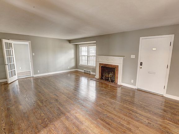 3rd image of 901 Leawood Dr