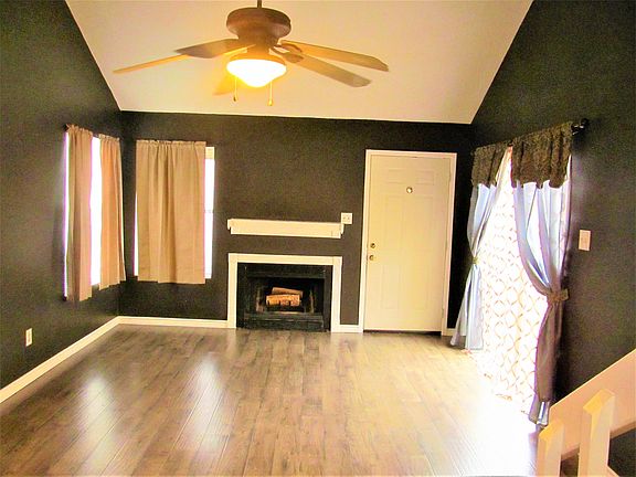 2nd image of 3211 Pearl St APT 104