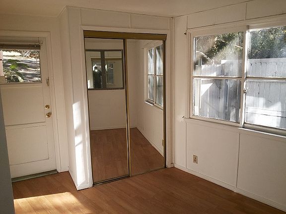 3rd image of 539 Cloverleaf Dr APT B