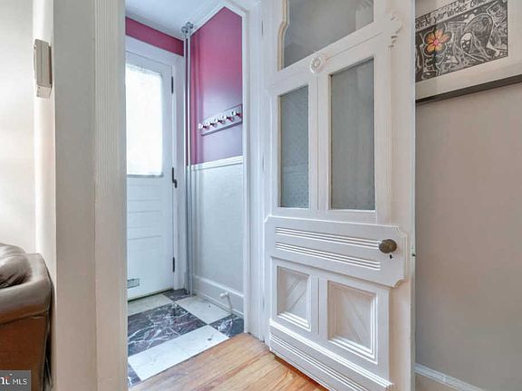 3rd image of 827 N Beechwood St