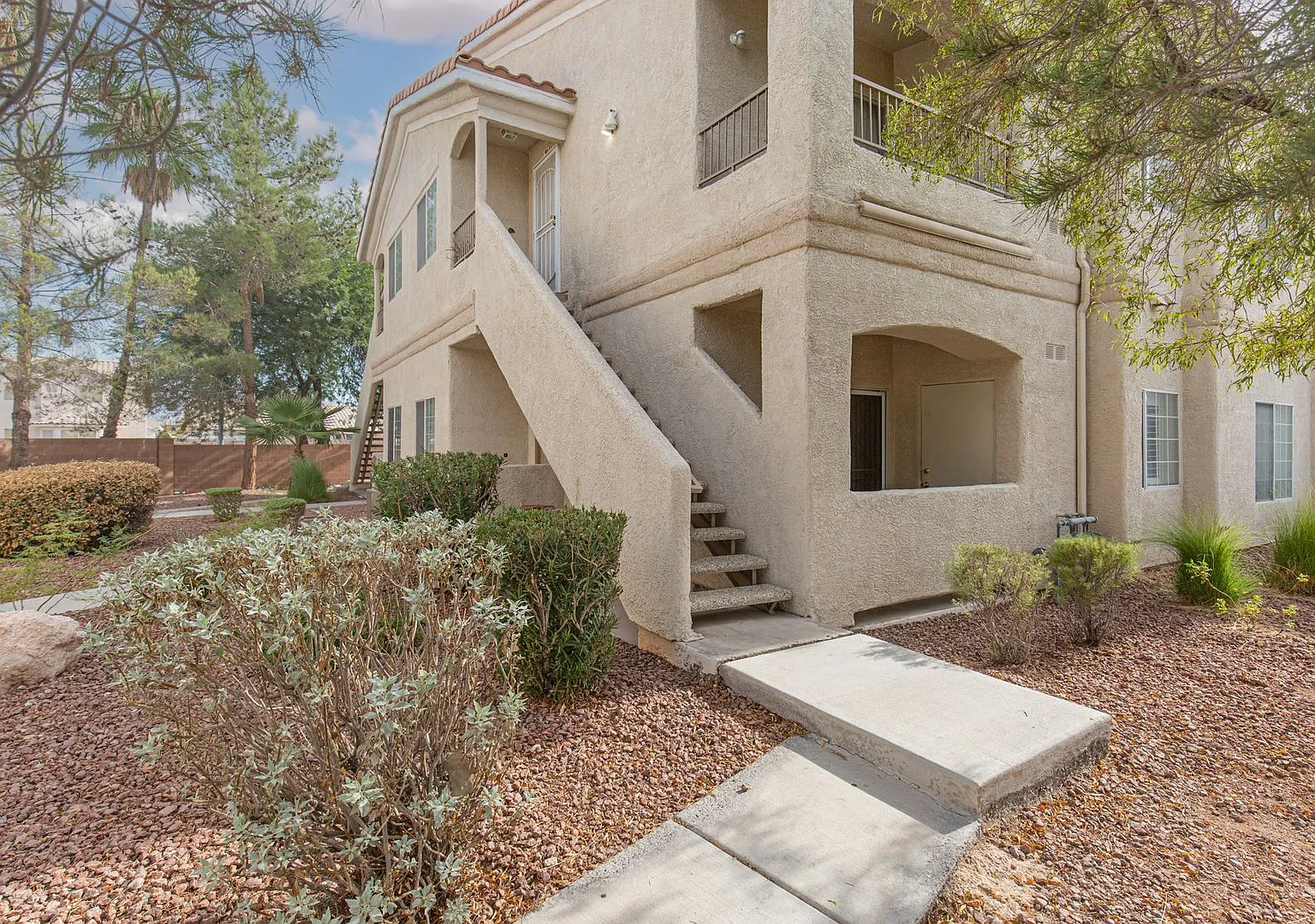 Adorable 1 Bedroom Condo on the First Floor — Photo 3