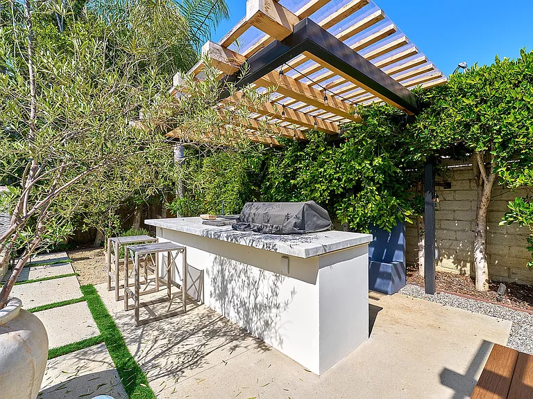 3435 S Bentley Ave — Photo 38