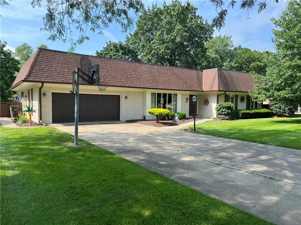 10 Lincolnshire Ave, Danville, IL 61832