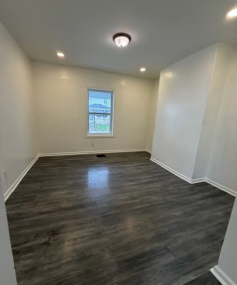 41 S Oakley Ave — Photo 3