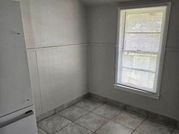 3rd image of 416 W Belton Ave