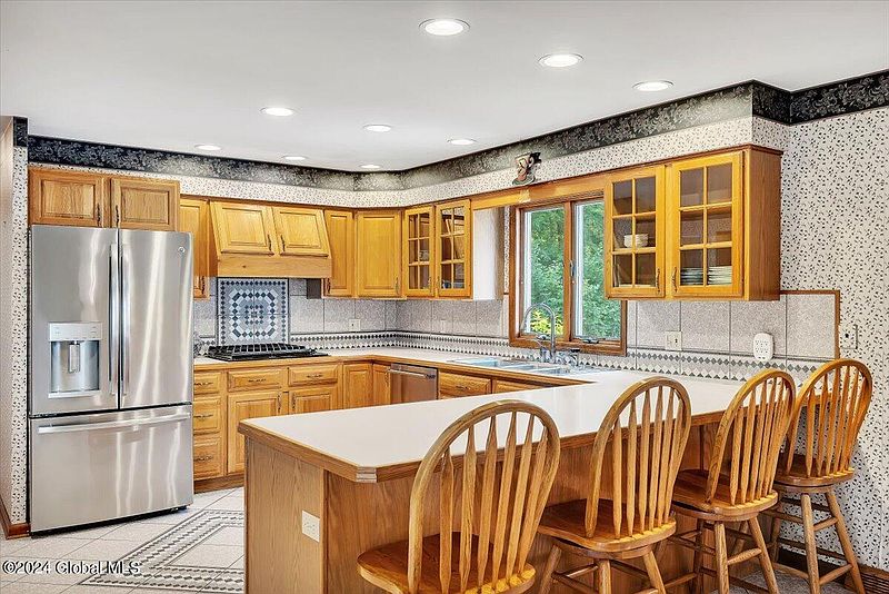 3rd image of 18 Robinson Road